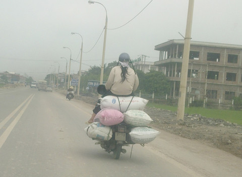 Ngồi nguy hiểm, chụp tại Quảng Ninh. Ảnh: Phạm Hồng Sơn.