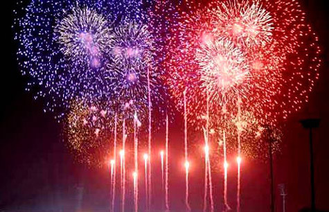 Pháo hoa trên bầu trời Palembang trong đêm khai mạc SEA Games.