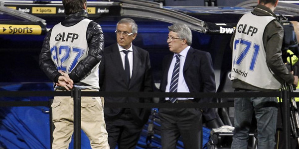 Vẻ bất lực của HLV Manzano và ngài Chủ tịch Atletico. Vẻ bất lực của HLV Manzano và ngài Chủ tịch Atletico.