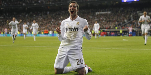 Tới lượt Higuain lập công. Tới lượt Higuain lập công.