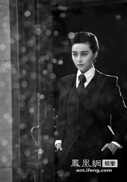 Phạm Băng Băng bảnh bao với vest.