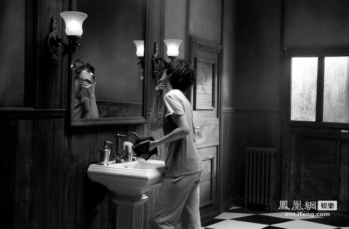 Phạm Băng Băng "cạo râu" như một người đàn ông thực thụ