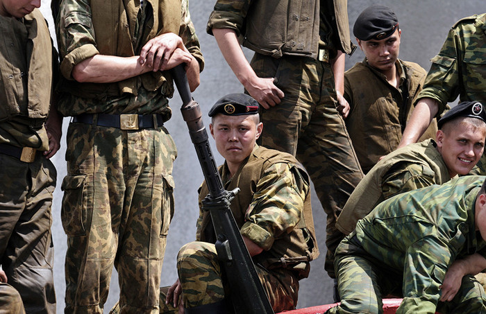 Giải lao sau những giờ tập luyện vất vả. Giải lao sau những giờ tập luyện vất vả.