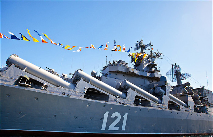 Khu trục hạm Moskva của Hạm đội Biển Đen tại Sevastopol. Khu trục hạm Moskva của Hạm đội Biển Đen tại Sevastopol.