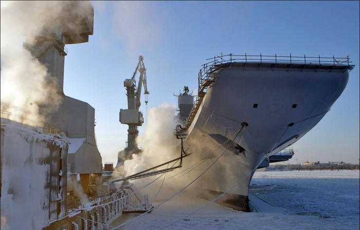 Sửa chữa tàu sân bay Vikramaditya cho Ấn Độ tại nhà máy Sevmash. Sửa chữa tàu sân bay Vikramaditya cho Ấn Độ tại nhà máy Sevmash.