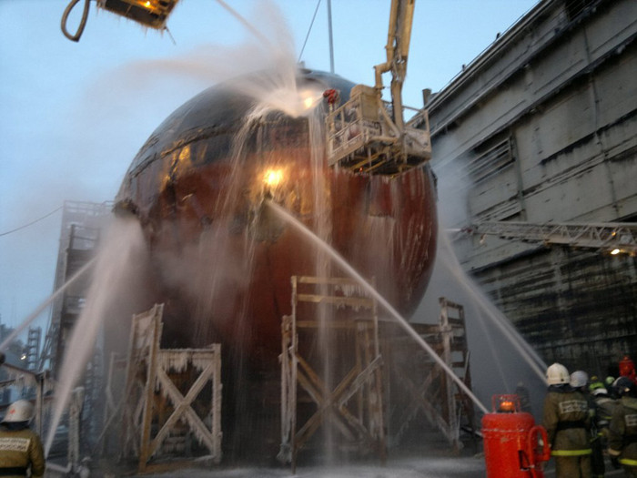Chữa cháy trên tàu ngầm hạt nhân B-22 (project 675MKV). Chữa cháy trên tàu ngầm hạt nhân B-22 (project 675MKV).