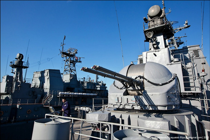 Tàu đổ bộ Caesar Kunikov. Tàu đổ bộ Caesar Kunikov.