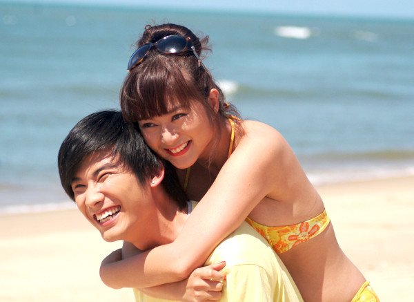 Chí Thiện làm bạn trai của Thanh Trúc. Nam ca sĩ lần đầu đóng cặp cùng diễn viên Thanh Trúc trong phim 'Tình khúc mùa thu". (Theo Ngôi Sao)