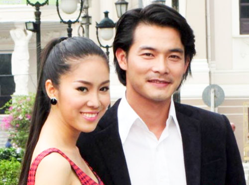 Anh chàng đẹp trai và nam tính nhất của cuộc thi “Cặp đôi hoàn hảo” Quách Ngọc Ngoan sẽ chính thức từ giã cuộc sống độc thân vào 12.3 tới. Cô dâu không ai khác chính là diễn viên đa tài Lê Phương. (Theo Đất Việt) Anh chàng đẹp trai và nam tính nhất của cuộc thi “Cặp đôi hoàn hảo” Quách Ngọc Ngoan sẽ chính thức từ giã cuộc sống độc thân vào 12.3 tới. Cô dâu không ai khác chính là diễn viên đa tài Lê Phương. (Theo Đất Việt)