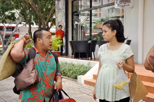 Theo thông tin từ Hội điện ảnh, tính đến ngày 17/2, tức là 2 ngày sau khi hết hạn đăng ký nộp phim dự giải Cánh diều, đã chốt được danh sách 9 phim tham gia hạng mục Phim truyện nhựa. Ngoài 3 phim đăng ký sớm là Mùi cỏ cháy, Tâm hồn mẹ và Hotboy nổi loạn, 3 cái tên vừa tham gia mùa phim Tết là Lệ phí tình yêu, Hello cô ba và Vũ điệu đường cong cũng đã có tên trong danh sách. Bên cạnh đó còn có bộ phim phá kỷ lục về doanh thu phòng vé trong năm 2011 với trên 40 tỉ đồng - Long ruồi và một bộ phim gây khá nhiều dư luận ì xèo trong năm qua, Lệnh xoá sổ. (Theo Vietnamnet)