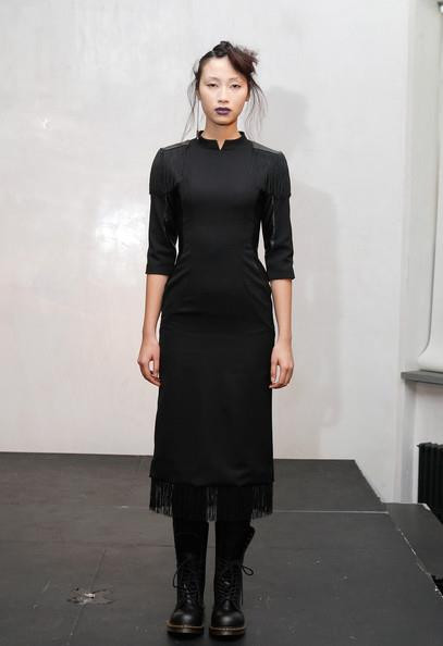 Cô trình diễn rất tự tin và chuyên nghiệp với một phong cách rất Á đông Cô trình diễn rất tự tin và chuyên nghiệp với một phong cách rất Á đông