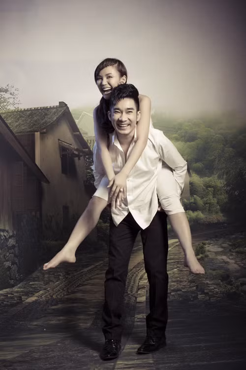 Quang Hà và Vy Oanh vào vai cặp tình nhân ngọt ngào đến mức không ít người tin rằng chàng ca sĩ gốc Hà thành đang hẹn hò cùng cô gái đến từ Phan Thiết (Theo Infonet)