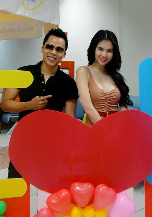 Những bức ảnh hậu trường tại buổi chụp hình Những bức ảnh hậu trường tại buổi chụp hình