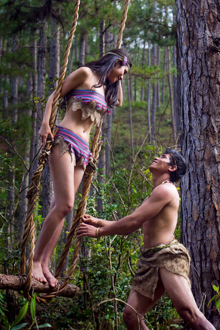 Với ý tưởng chụp những bộ ảnh có giá trị nhân văn, cũng là giúp các model được sáng tạo trong lúc thực hiện, nhiếp ảnh gia Đặng Minh Tùng cùng Hoàng My lên Đà Lạt thực hiện bộ hình tái hiện tình sử Langbiang. Người đẹp sinh năm 1988 vào vai con gái tù trưởng bộ tộc Chil vào rừng hái thuốc. (Theo VnExpress) Xem trọn câu chuyện ảnh của Hoàng My