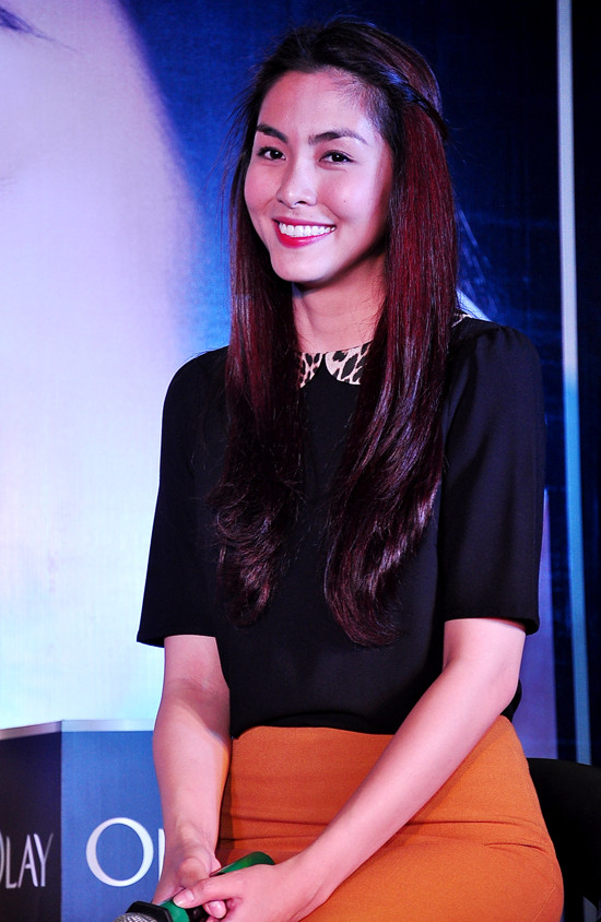 Tăng Thanh Hà là khách mời đặc biệt trong buổi giao lưu tư vấn về cách chăm sóc sắc đẹp của một hãng mỹ phẩm tại TP HCM. Khi Hà Tăng xuất hiện trên sân khấu, ở dưới khán giả liên tục ồ lên những lời trầm trồ về nhan sắc và phong cách của người đẹp. (Theo Ngôi Sao) Xem chi tiết chùm ảnh