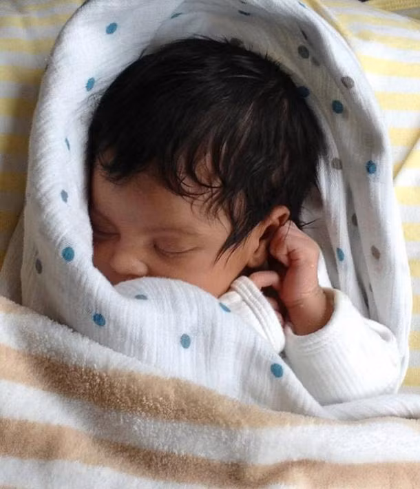 Mọi người đều bàn tán về việc em bé trông giống ai? Bố Jay hay mẹ Beyonce? Những bức ảnh đã trả lời phần nào đó sự quan tâm của những người hâm mộ gia đình hạnh phúc này.