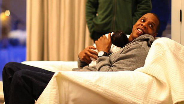 Beyonce chia sẻ các bức ảnh trên trang cá nhân của cô kèm theo thông điệp: "Chúng tôi chào đón bạn đến chia sẻ niềm vui của chúng tôi. Cảm ơn bạn đã tôn trọng sự riêng tư của chúng tôi trong thời gian tuyệt đẹp và ý nghĩa này. Gia đình Carter". Cô đưa ra lí do: "Chúng tôi chỉ đưa một vài hình ảnh đầu tiên của con gái lên trang cá nhân để chia sẻ niềm vui này với người hâm mộ. Chắc chắn họ rất sốt sắng và tò mò, mong ngóng. Chúng tôi tôn trọng họ". Beyonce chia sẻ các bức ảnh trên trang cá nhân của cô kèm theo thông điệp: "Chúng tôi chào đón bạn đến chia sẻ niềm vui của chúng tôi. Cảm ơn bạn đã tôn trọng sự riêng tư của chúng tôi trong thời gian tuyệt đẹp và ý nghĩa này. Gia đình Carter". Cô đưa ra lí do: "Chúng tôi chỉ đưa một vài hình ảnh đầu tiên của con gái lên trang cá nhân để chia sẻ niềm vui này với người hâm mộ. Chắc chắn họ rất sốt sắng và tò mò, mong ngóng. Chúng tôi tôn trọng họ".