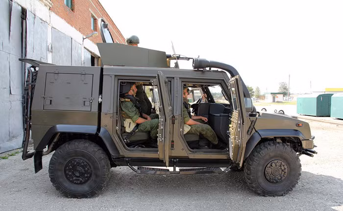 Hiện đang có hơn 1.200 chiếc Iveco LMV đang phục vụ trong quân đội Italia. Dự kiến con số này sẽ tăng lên 7.000 chiếc trong vài năm tới.