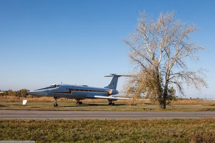 Máy bay Tu-134UBL. Đây là một biến thể huấn luyện kíp lái máy bay ném bom của máy bay chở khách hai động cơ Liên xô Tupolev Tu-134.