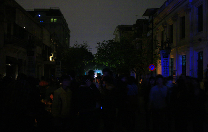 Phố Tràng Tiền ngập trong bóng tối Phố Tràng Tiền ngập trong bóng tối