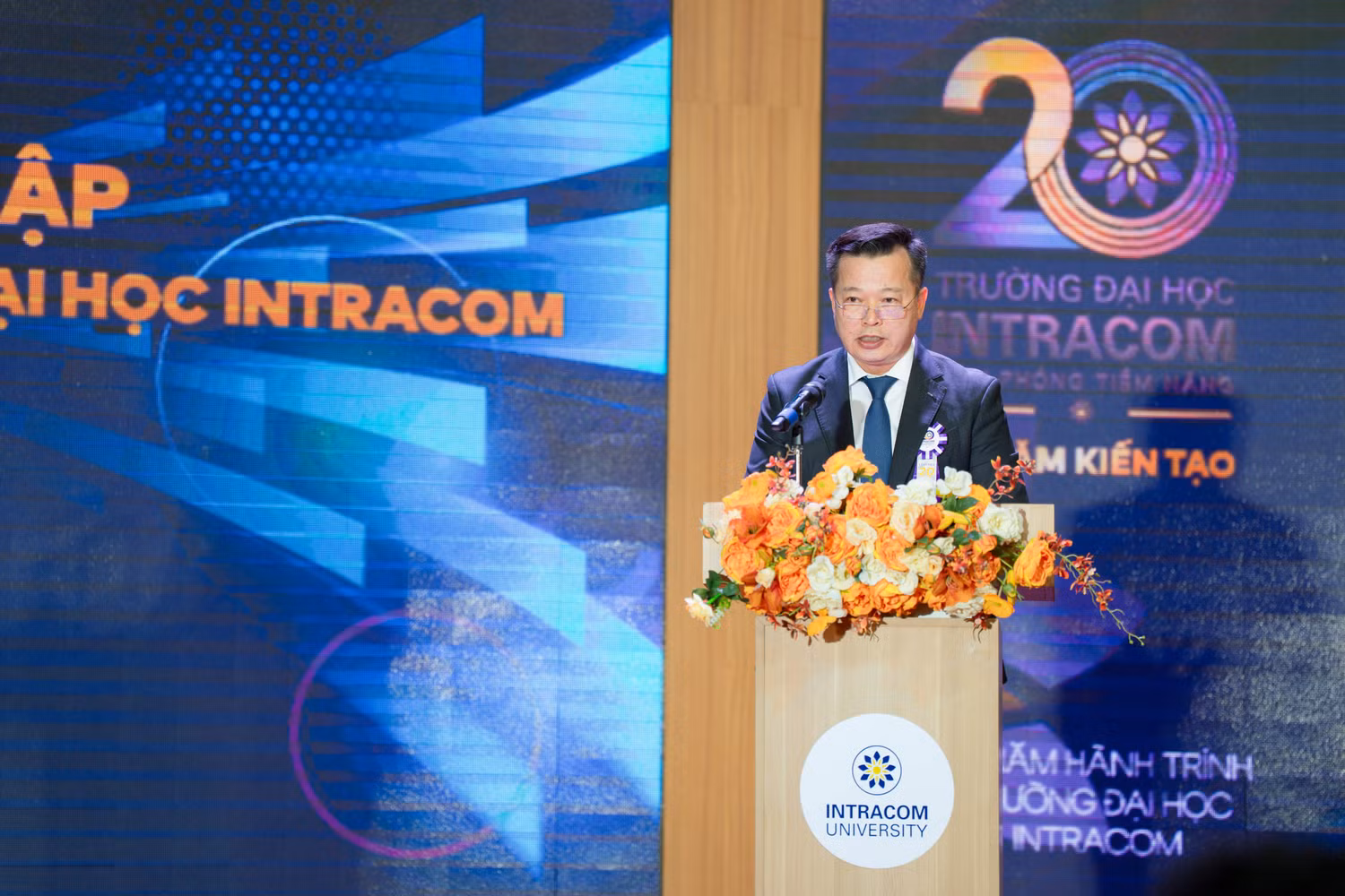 Ông Nguyễn Thanh Việt - Chủ tich tập đoàn Intracom, Chủ tịch Hội đồng thành viên Công ty Trách nhiệm hữu hạn Tổ hợp y tế Phương Đông, Chủ tịch Hội đồng trường Trường Đại học Intracom phát biểu tại buổi lễ.