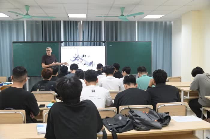 Trường Đại học Điện lực mời chuyên gia quốc tế Franck Lignini tham gia giảng dạy khóa học chuyên sâu “Công nghệ lò phản ứng hạt nhân PWR”. Ảnh: website nhà trường.