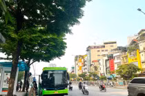 Hà Nội khuyến khích doanh nghiệp vận tải chuyển đổi sang xe buýt điện và phương tiện năng lượng xanh