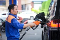 Chính thức giảm thuế đối với xăng, dầu