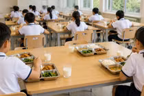 Gói thầu suất ăn, sữa uống trường công chỉ một nhà thầu tham gia thì làm sao có tính cạnh tranh?