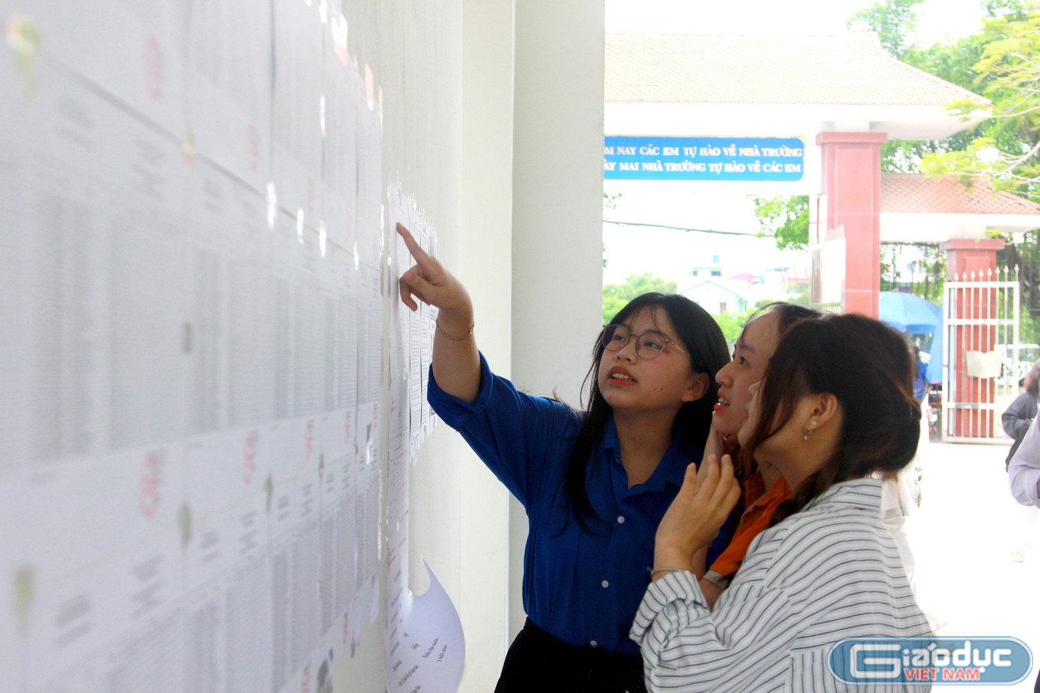 gdvn-truong-thpt-to-hieu-thi-sinh-lam-thu-tuc-du-thi-tot-nghiep-thpt-anh-manh-doan-9.jpg