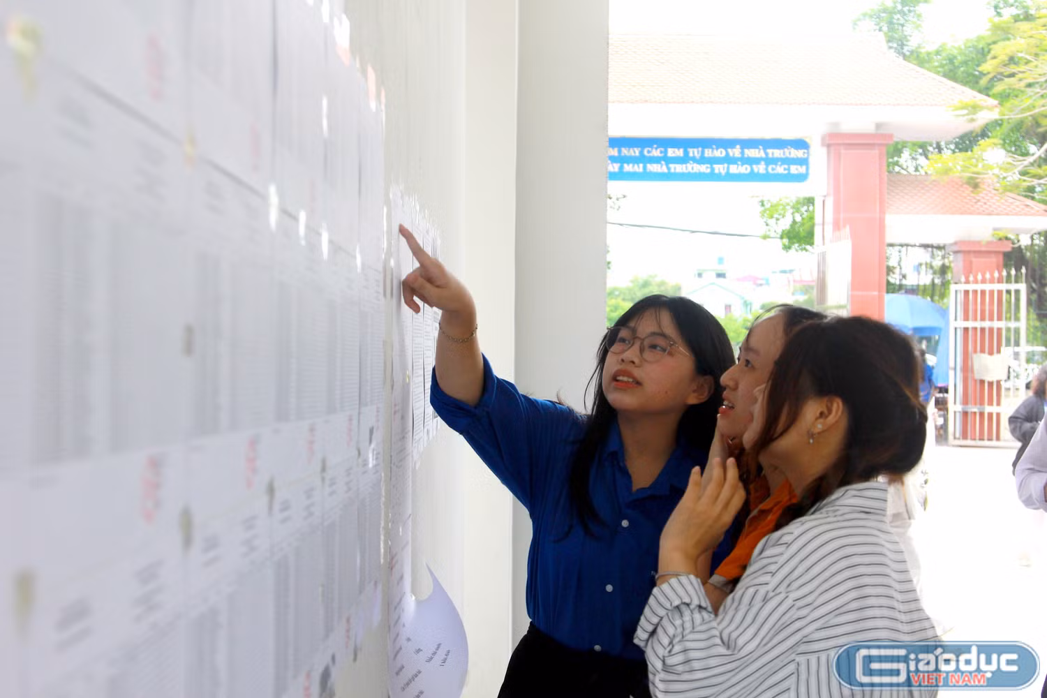 gdvn-truong-thpt-to-hieu-thi-sinh-lam-thu-tuc-du-thi-tot-nghiep-thpt-anh-manh-doan-9.jpg
