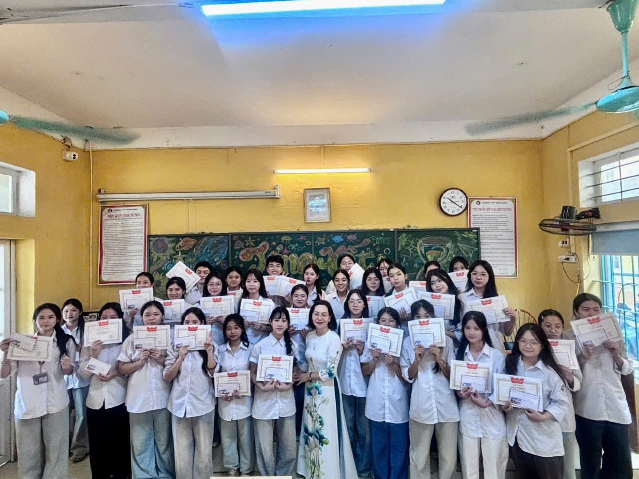 giao-vien-thpt-doan-hung-phu-tho-pham-thi-le-huong.jpg