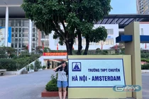 Nữ thủ khoa vào 10 lớp Chuyên Văn Amsterdam lên mạng chỉ để tìm kiếm tài liệu