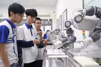 Năm 2026, Trường ĐH Công nghệ, ĐHQG Hà Nội tuyển sinh đại học có gì mới, hỗ trợ sinh viên ra sao?