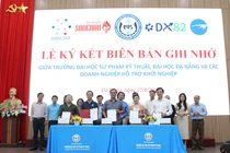 Đại diện lãnh đạo Trường Đại học Sư phạm Kỹ thuật, Đại học Đà Nẵng ký kết hợp tác với các doanh nghiệp khởi nghiệp. Ảnh website trường