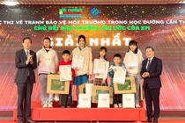 6 trong số 7 thí sinh xuất sắc nhất cuộc thi được Ban Tổ chức trao giải.