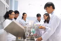 Đào tạo 1.000 tiến sĩ nên chuyển từ "hỗ trợ đào tạo" sang "đặt hàng bài toán thực tiễn" của Thủ đô