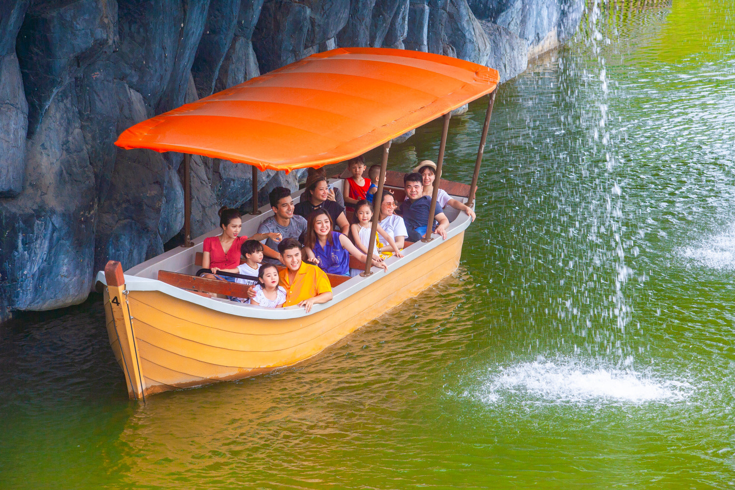 Du Thuyền Nhiệt Đới sun-world-ha-long-2.jpg