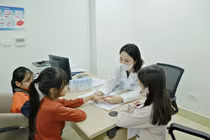 100% trẻ em, học sinh, sinh viên được khám sức khỏe ít nhất một lần mỗi năm