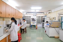 Học ngành Công nghệ Vật liệu, SV được thực hành tại phòng thí nghiệm hiện đại