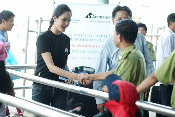 Với vai trò hình ảnh đại diện cho Trung tâm cứu hộ gấu Việt Nam, Á hậu Hoàng Anh mong muốn sẽ mang tới cho người dân cái nhìn khác về loài gấu để từ đó mọi người nâng cao nhận thức về sự an nguy của loài gấu Việt Nam và sự tàn ác trong việc khai thác mật gấu. Với vai trò hình ảnh đại diện cho Trung tâm cứu hộ gấu Việt Nam, Á hậu Hoàng Anh mong muốn sẽ mang tới cho người dân cái nhìn khác về loài gấu để từ đó mọi người nâng cao nhận thức về sự an nguy của loài gấu Việt Nam và sự tàn ác trong việc khai thác mật gấu.