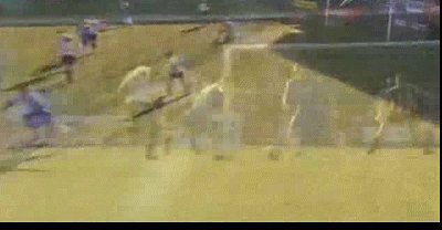 Phút 5: Oscar uy hiếp đội chủ nhà với cú sút xa chệch cột.