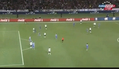 Phút 69: Corinthians 1-0 Chelsea: Gary Cahill cản cú sút ở giữa vòng cấm của Danilo, tuy nhiên các hậu vệ Chelsea không kịp áp sát khi Guerrero có bóng ở chính diện cầu môn và đánh đầu vào khung thành đã không còn Petr Cech.