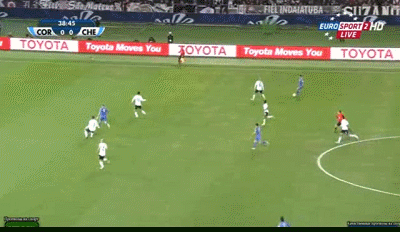 Phút 40: Cassio cản phá xuất sắc một cú sửa lòng rất kỹ thuật của Moses.