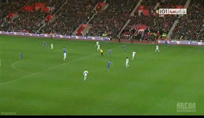 Phút 35: Juan Mata thoát xuống sau đường chuyền của Hazard và bấm bóng qua đầu Artuc Boruc. Bóng có thể đã bị phá ra bởi hậu vệ Southampton nhưng Demba Ba đã kịp lao tới để chắc chắn bóng vào lưới. Bàn thắng đầu tiên cho anh ở Chelsea. Phút 35: Juan Mata thoát xuống sau đường chuyền của Hazard và bấm bóng qua đầu Artuc Boruc. Bóng có thể đã bị phá ra bởi hậu vệ Southampton nhưng Demba Ba đã kịp lao tới để chắc chắn bóng vào lưới. Bàn thắng đầu tiên cho anh ở Chelsea.