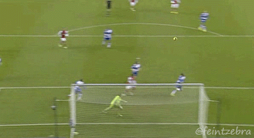 Phút 34: 3-0 cho Arsenal. Kieran Gibbs đánh đầu chuyền bóng để Cazorla tung cú sút chân trái thành bàn. Phút 34: 3-0 cho Arsenal. Kieran Gibbs đánh đầu chuyền bóng để Cazorla tung cú sút chân trái thành bàn.