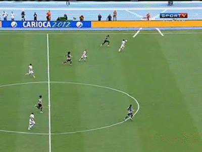 Botafogo đánh bại Vasco De Gama sau một pha "kiến tạo" đến từ một cô bé nhặt bóng. Botafogo đánh bại Vasco De Gama sau một pha "kiến tạo" đến từ một cô bé nhặt bóng.