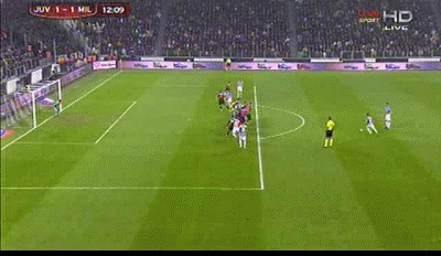 Phút 12: Juventus 1-1 AC Milan! Sebastian Giovinco gỡ hòa cho Juve với cú sút phạt đẹp mắt. Phút 12: Juventus 1-1 AC Milan! Sebastian Giovinco gỡ hòa cho Juve với cú sút phạt đẹp mắt.