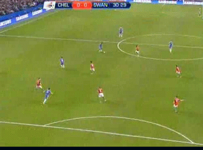 Phút 30: Cú giật góc của Oscar đặt Mata vào vị trí thuận lợi, nhưng anh lại sút chệch cột dọc trong pha dứt điểm chéo góc.