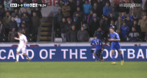 Phút 79, Eden Hazard nhận thẻ đỏ vì đá một cậu bé nhặt bóng khi cậu bé này không chịu đưa bóng cho anh. Phút 79, Eden Hazard nhận thẻ đỏ vì đá một cậu bé nhặt bóng khi cậu bé này không chịu đưa bóng cho anh.